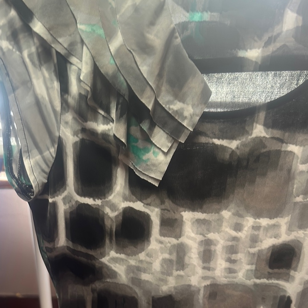 Chic Gray And Green Patterned Top - image 5